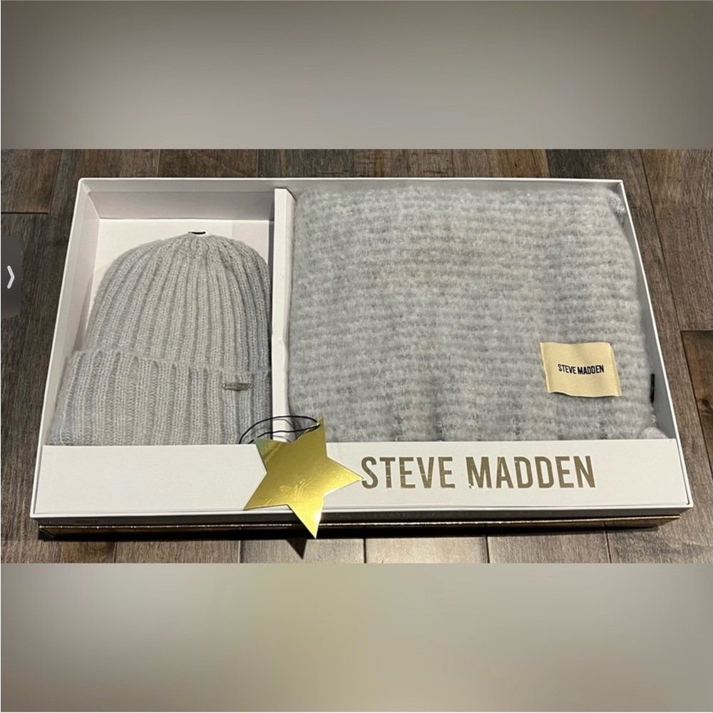 Steve Madden Hat & Scarf Gift Box Set NIB